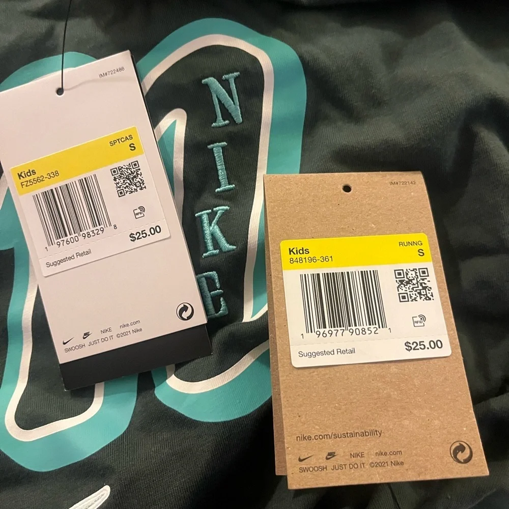 Girls Nike Set Graphic T Shirt and Shorts size Small NWT - Picture 4 of 4